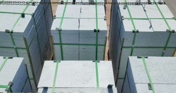 宜宾 芝麻白花岗岩5公分地铺石 花岗岩厂家工厂装车日常