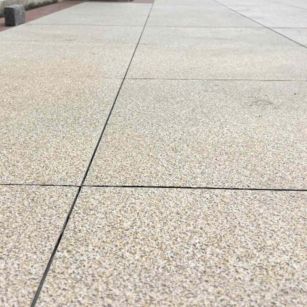 宜宾 黄金麻花岗岩石板材荔枝面地面铺装效果