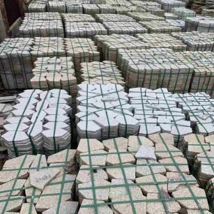 宜宾 黄金麻白麻花岗岩荔枝面地铺石(冰裂纹)