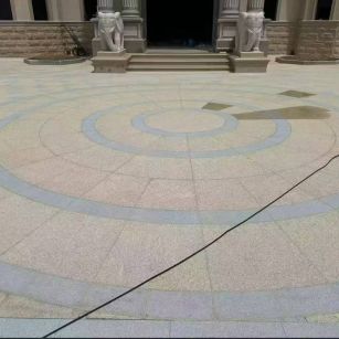 宜宾 黄金麻芝麻灰花岗岩石材地铺拼接效果