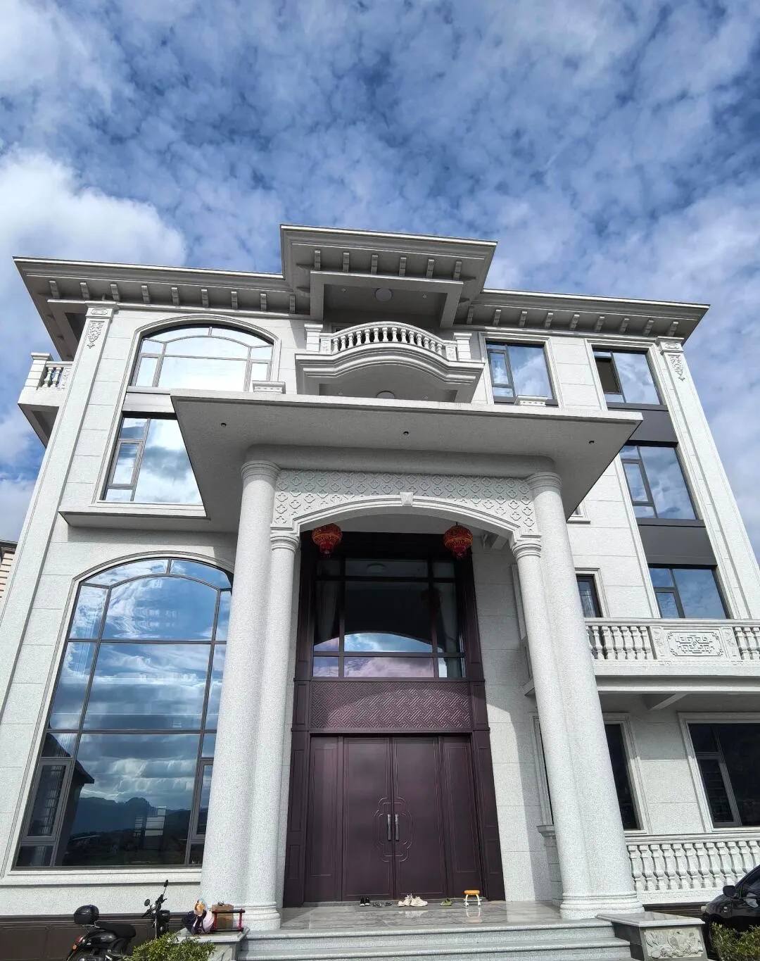 宜宾白麻别墅外墙干挂石材效果示例