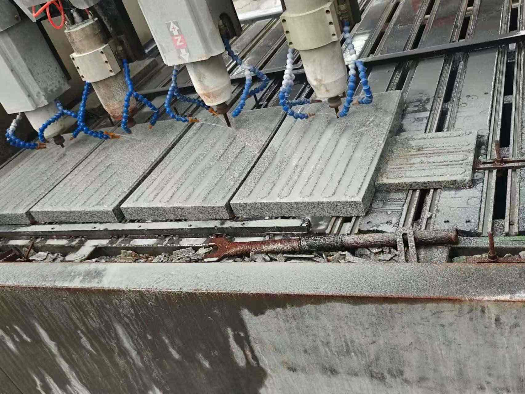 宜宾 芝麻白花岗岩荔枝面盲道雕刻