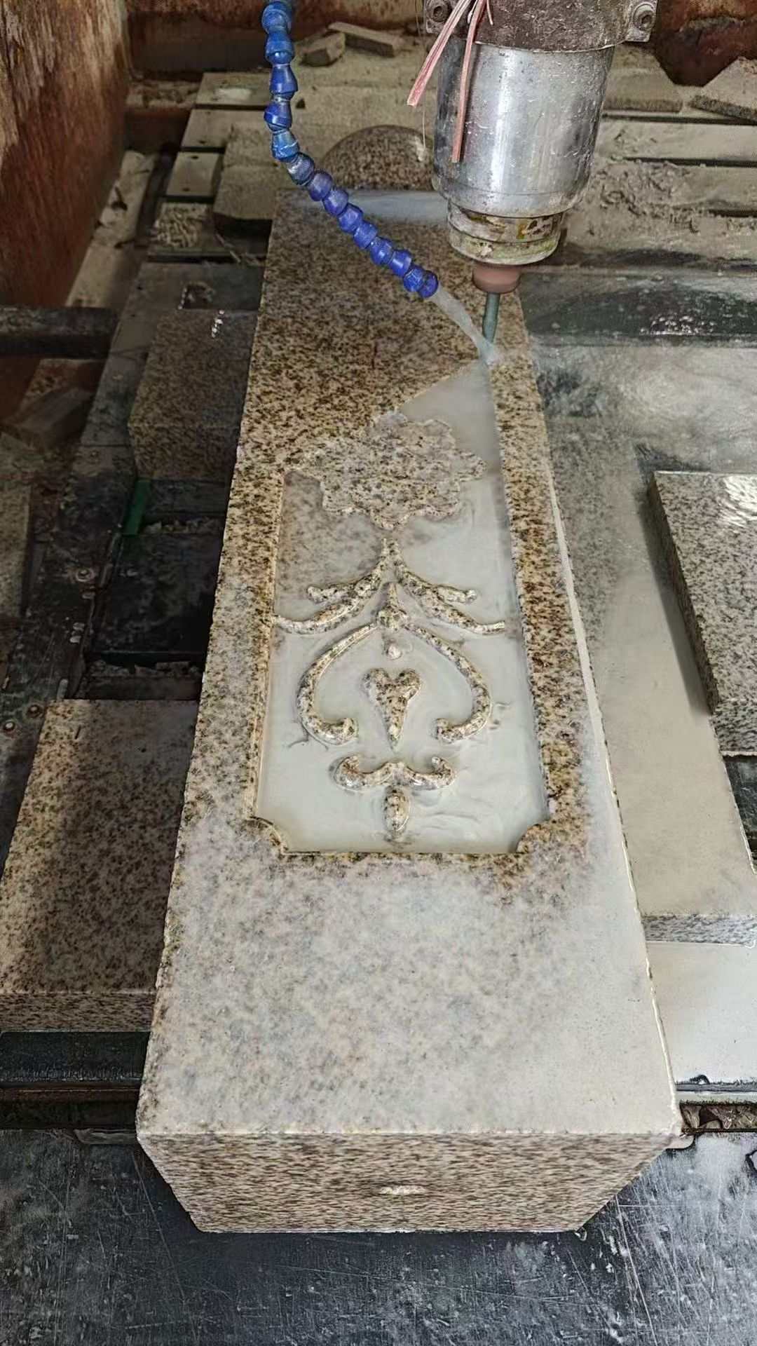 宜宾 黄金麻花岗岩异形加工雕刻栏杆大柱