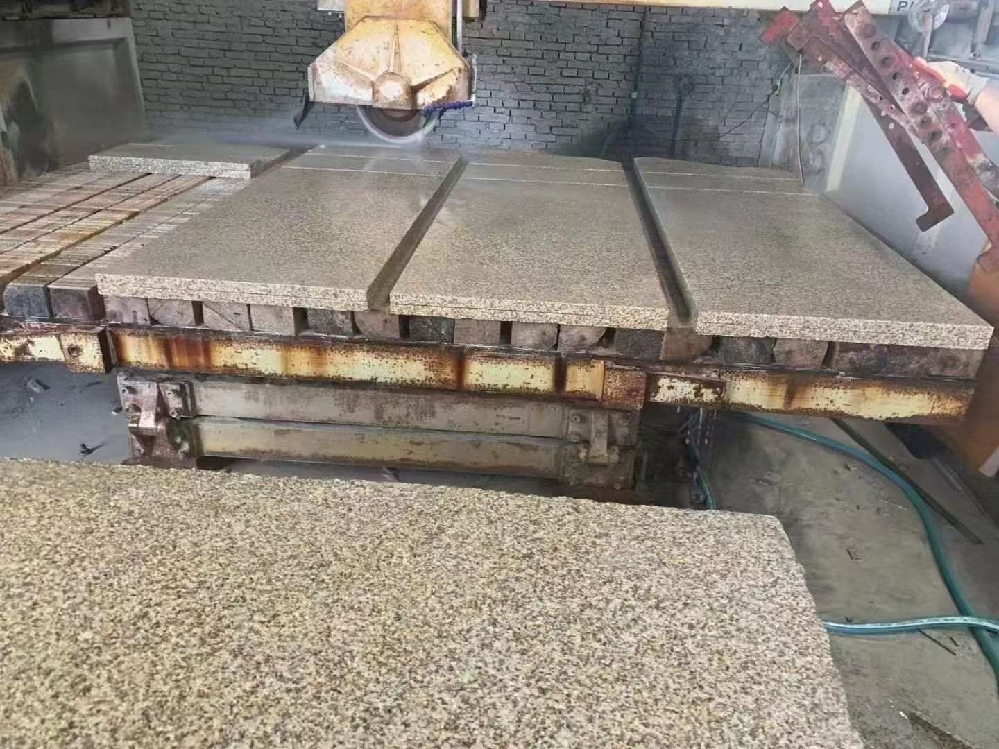 宜宾 黄金麻荔枝面成品板加工