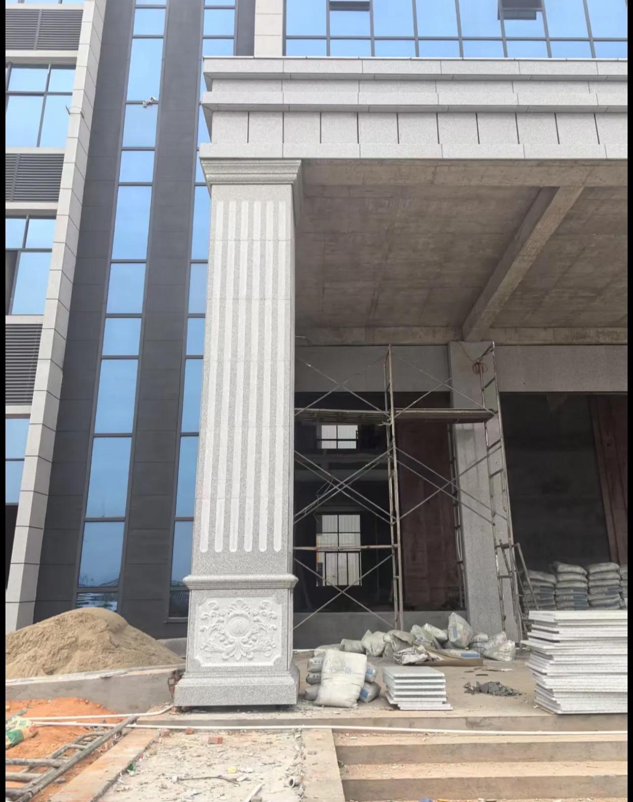 宜宾 芝麻白光面花岗岩门楼大柱（罗马柱）配雕花底座