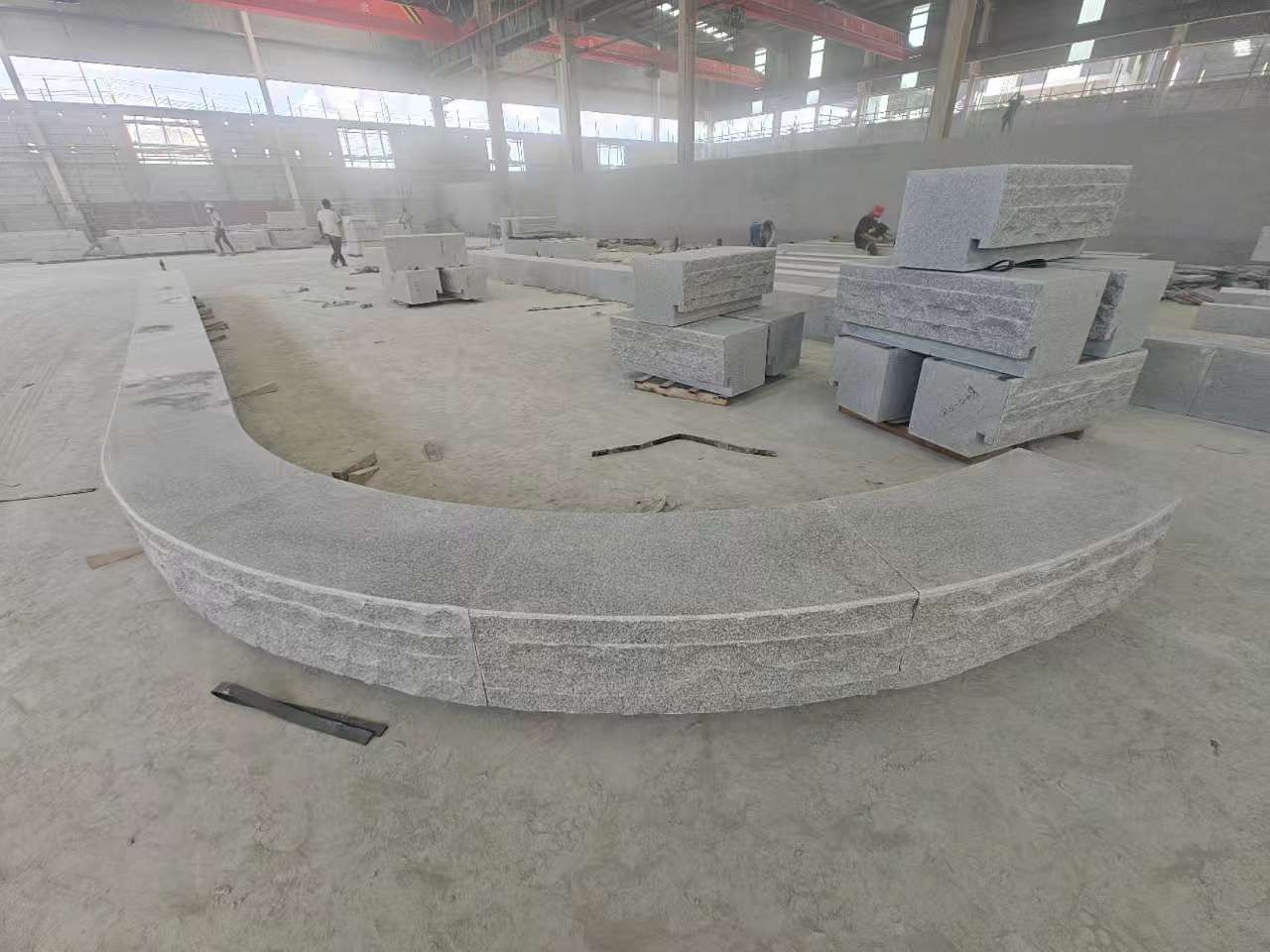 宜宾 芝麻白异形坐凳，自然面光面弧形加工