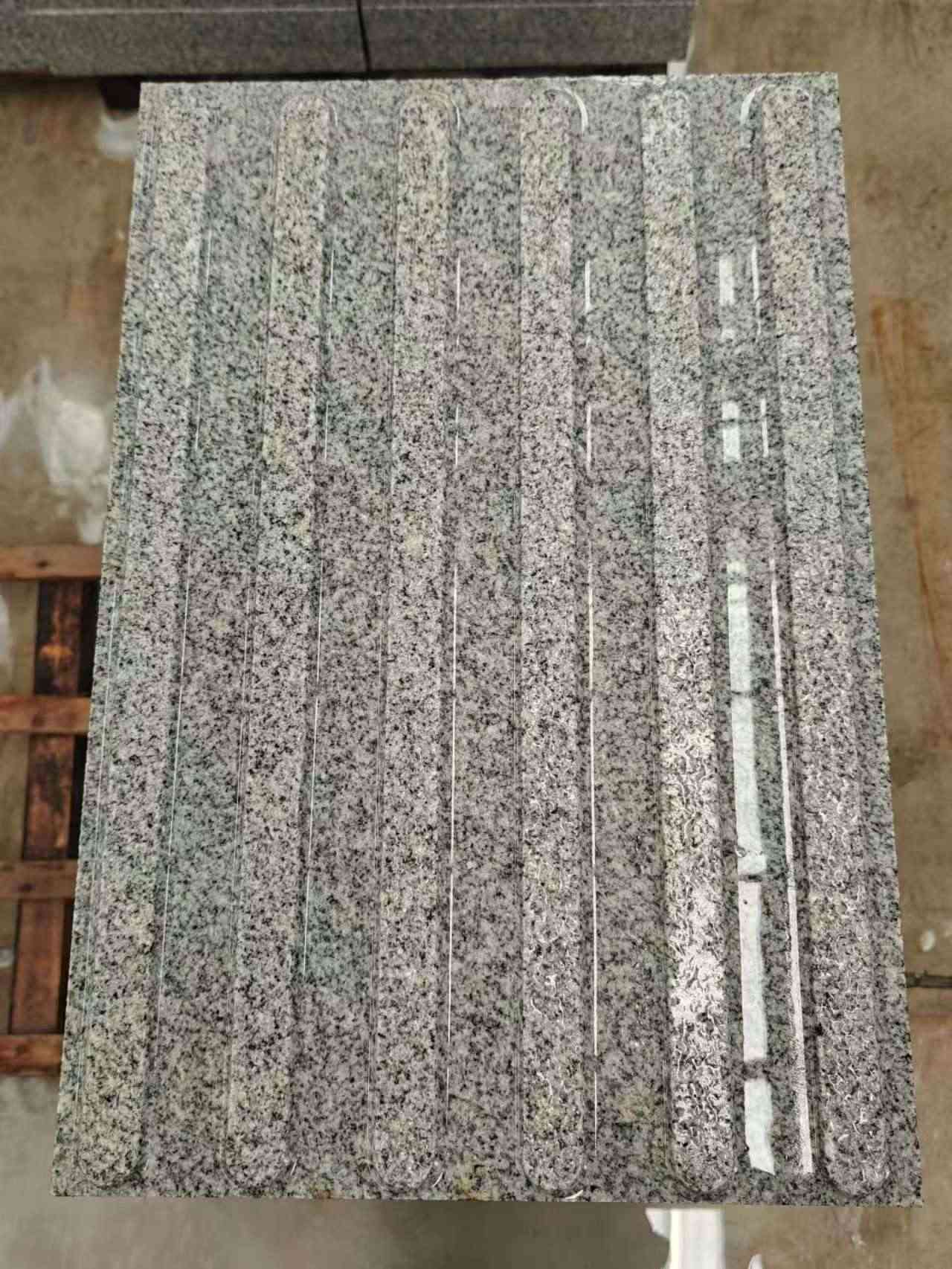 宜宾 芝麻白花岗岩荔枝面雕刻盲道，盲条