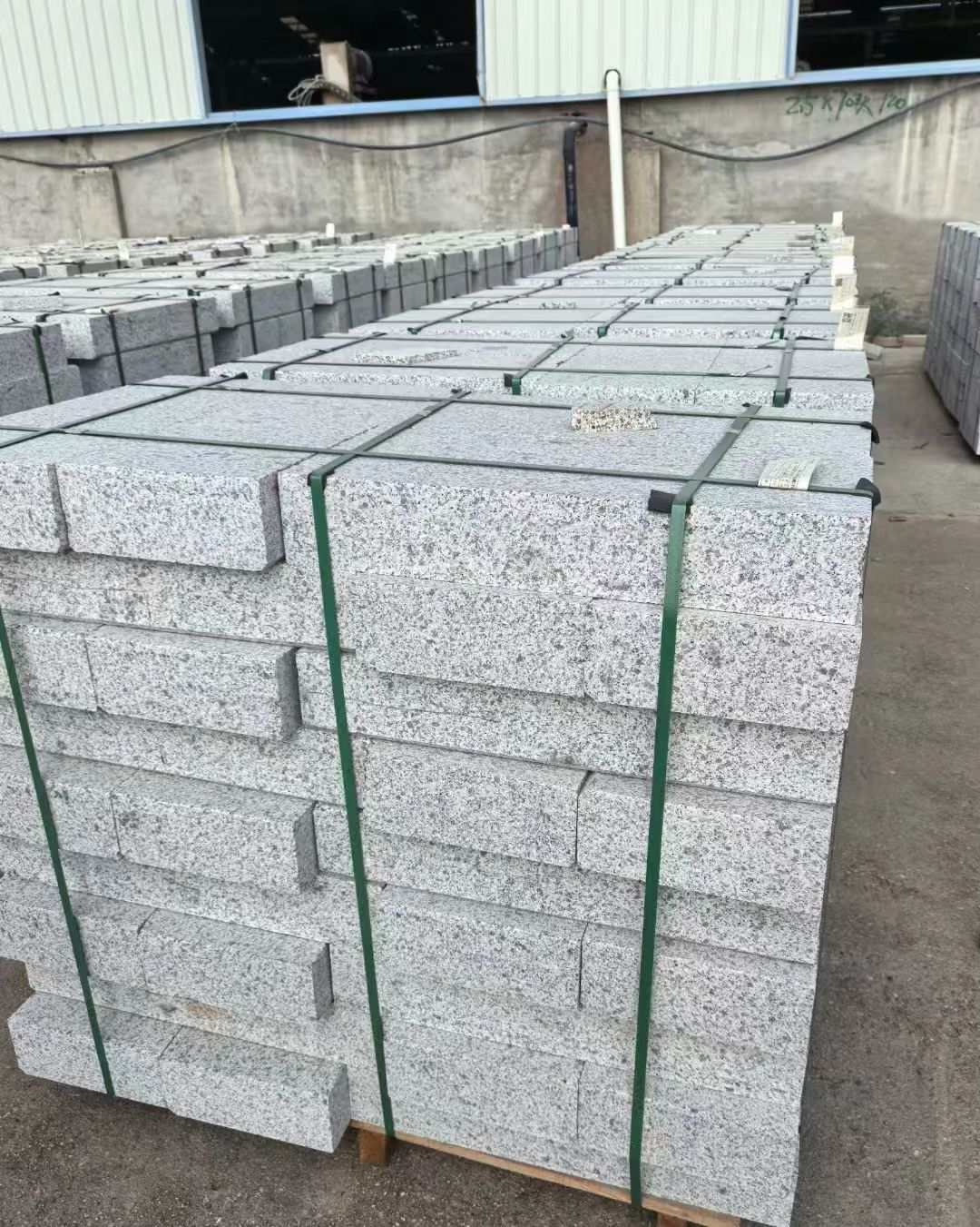 宜宾 白麻花岗岩路沿石，弧形路沿石，道牙石，马路牙子，界石，路缘石，平沿石，直岩石，平缘石等