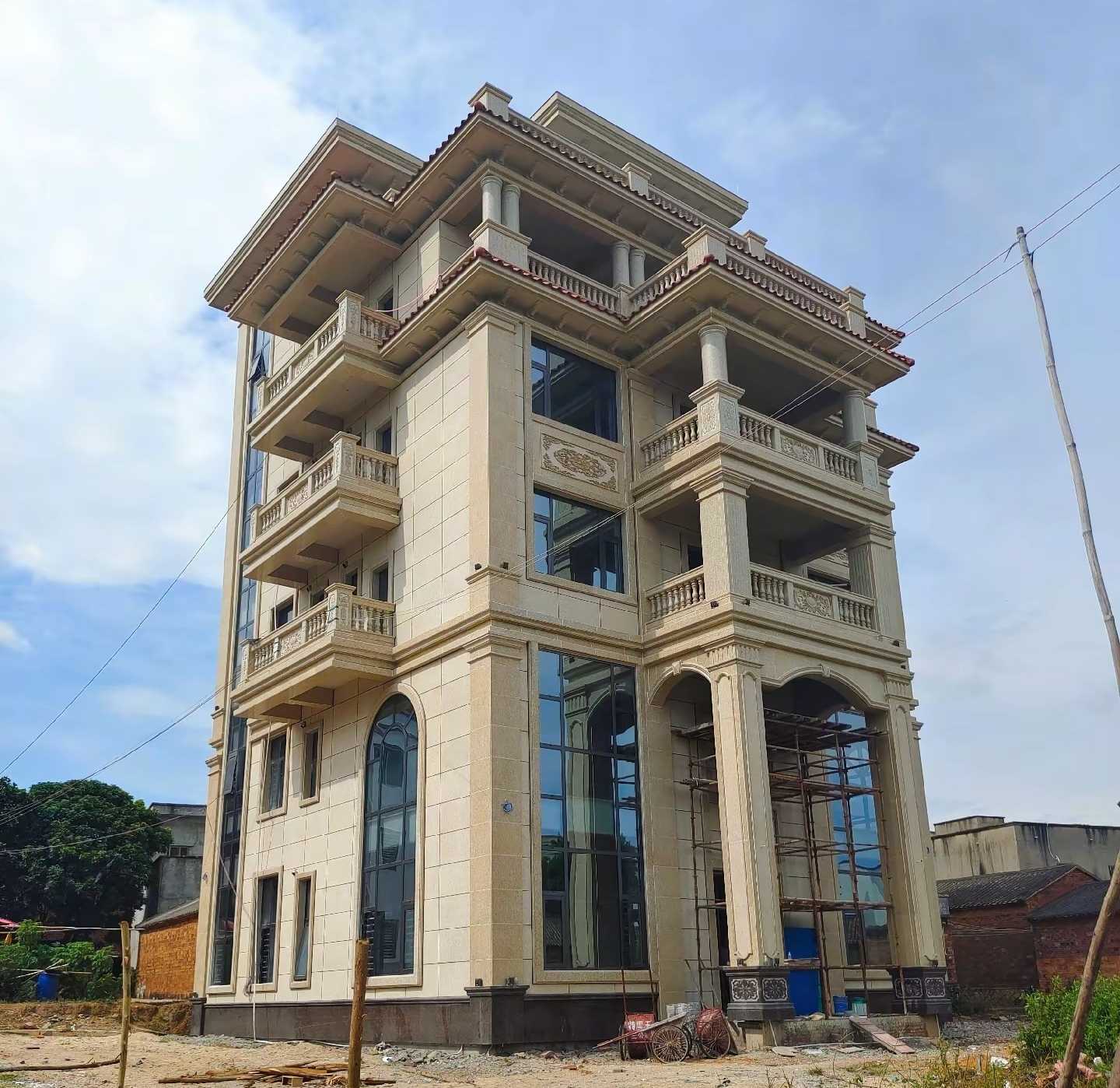 宜宾 黄金麻花岗岩石材别墅外墙干挂搭配（雕花栏杆花瓶柱门楼罗马柱）