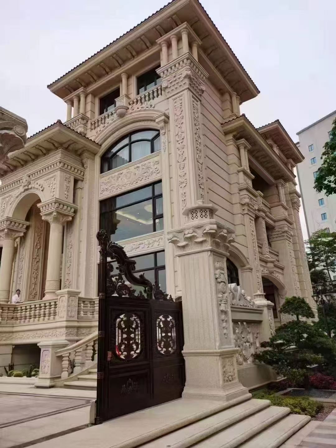 宜宾 黄金麻花岗岩别墅外墙干挂效果展示