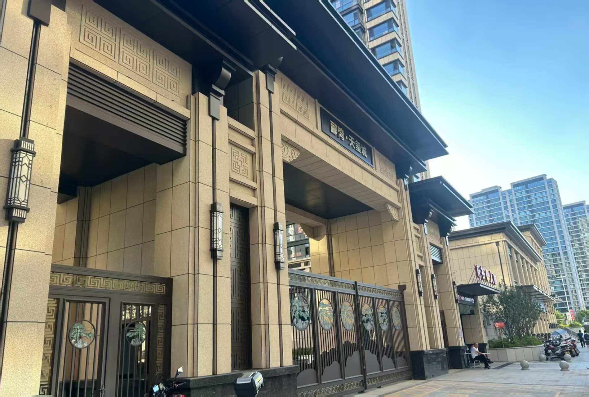 宜宾 黄金麻花岗岩荔枝面小区门楼外墙干挂