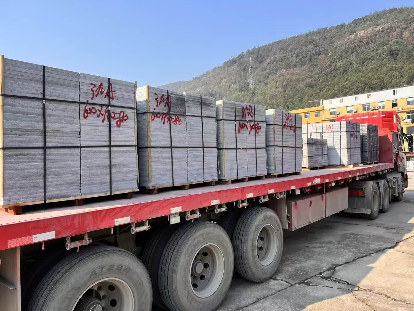 宜宾 芝麻灰地铺石出货日常