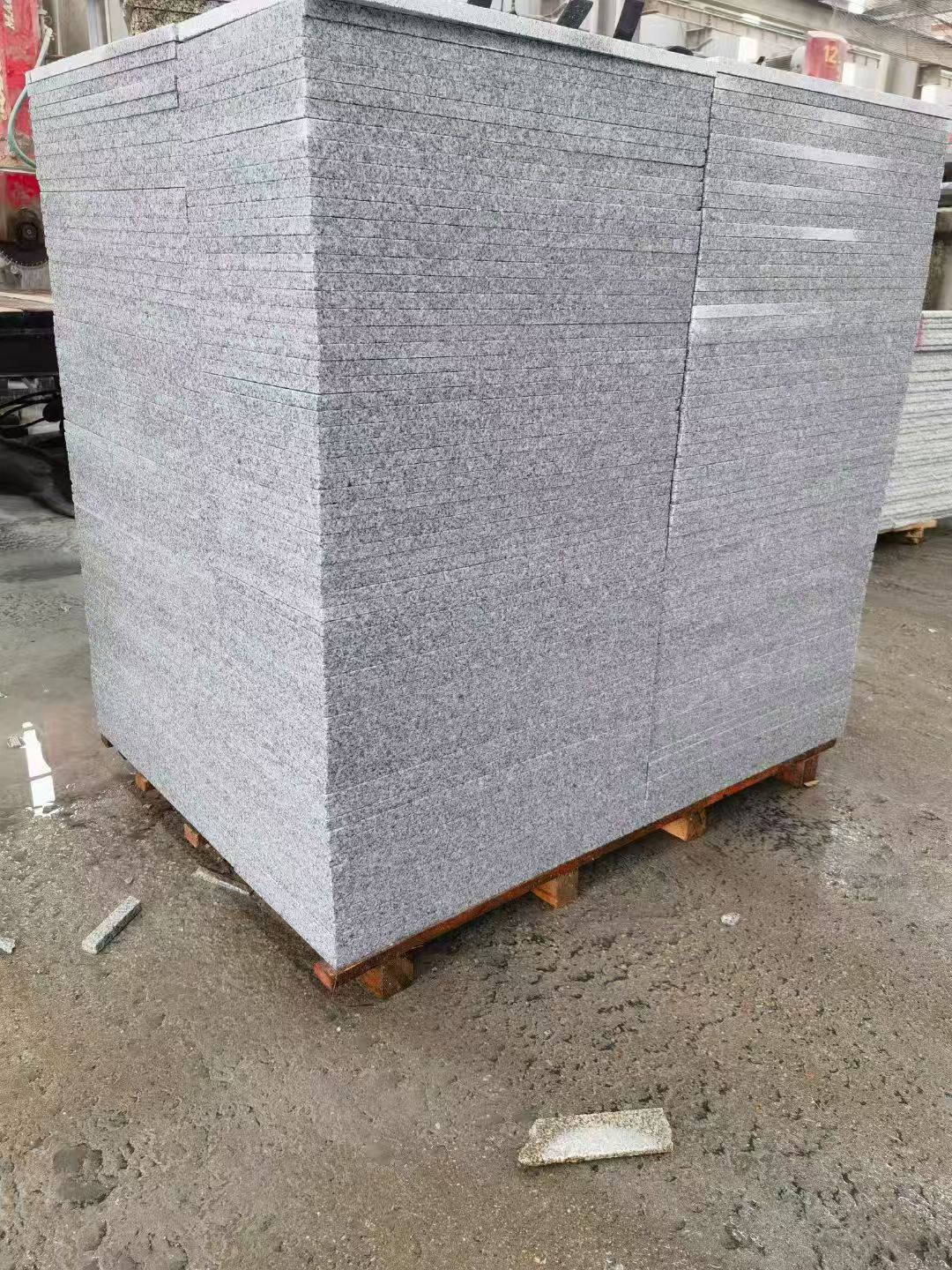 宜宾 芝麻白火烧面1.8厚300*600地铺石，尺寸标准，厚薄均匀