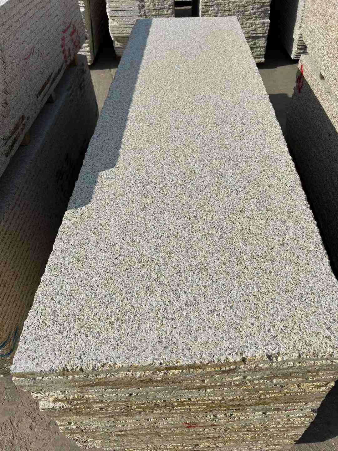 宜宾 黄金麻花岗岩荔枝面毛板，半成品