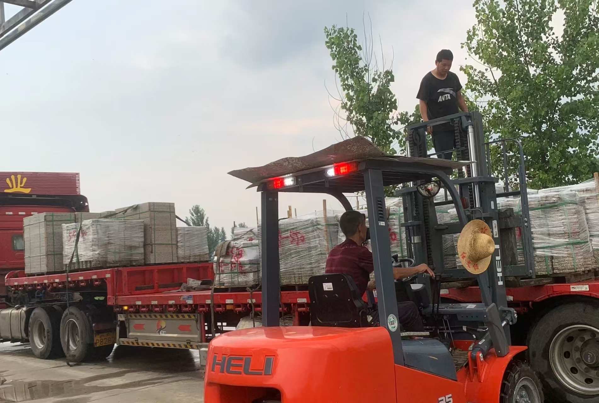 宜宾 黄金麻冰裂纹，地铺石装车