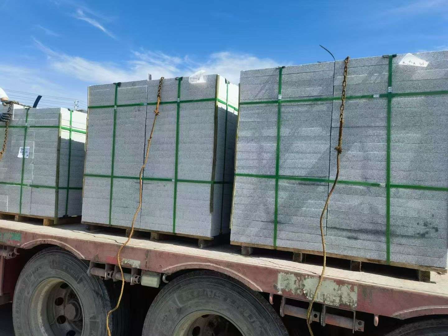 宜宾 芝麻白花岗岩地铺石装车日常