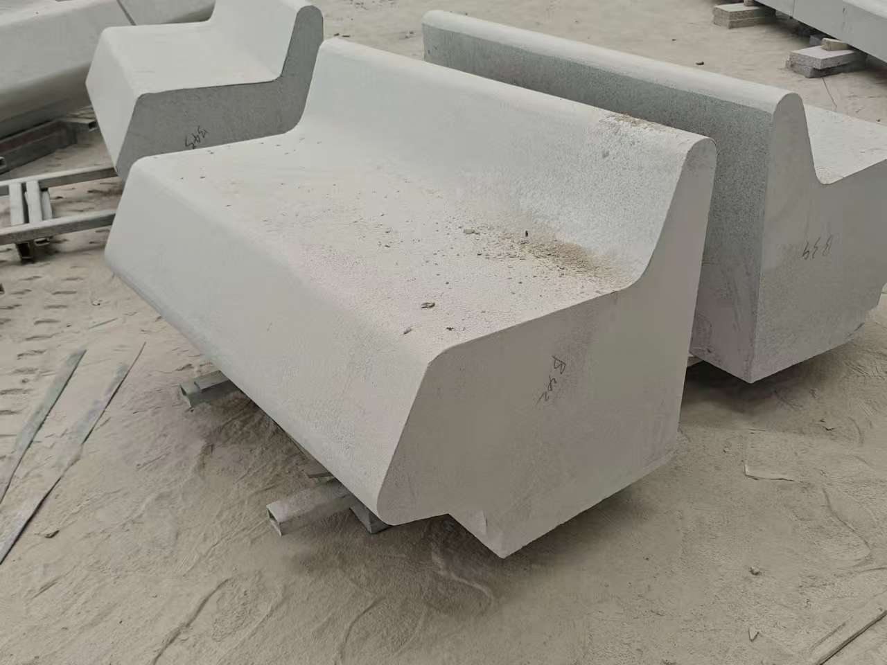 宜宾 芝麻白花岗岩异形坐凳，石凳