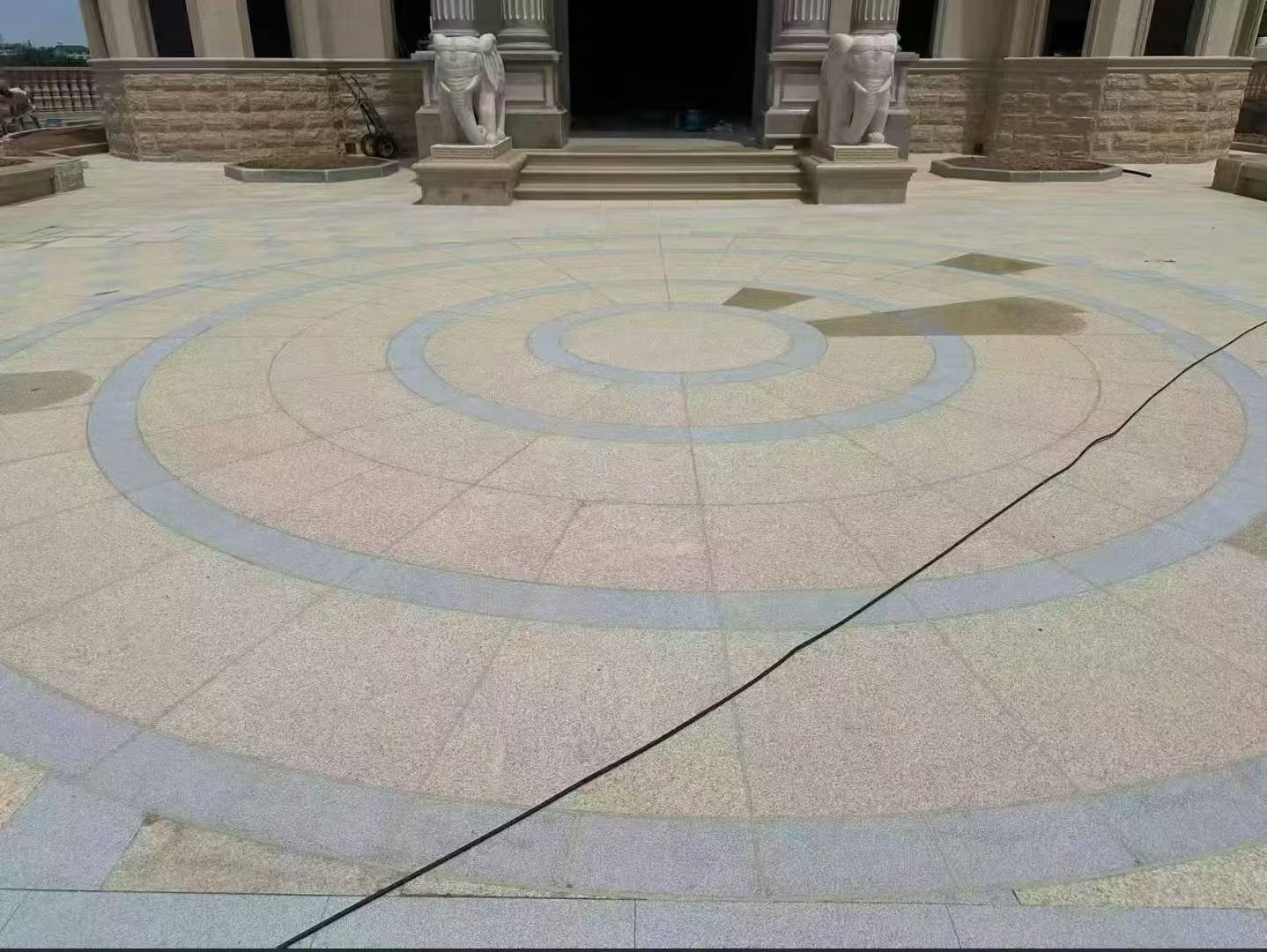 宜宾 黄金麻芝麻灰花岗岩石材地铺拼接效果